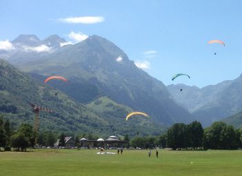 Paragliding and other adventure activities off the ground in the Pyrenees