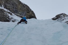 Aventure d'escalade de glace dans les Pyrénées