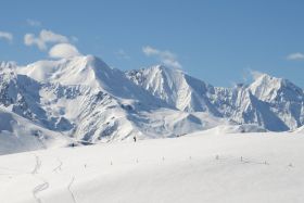 Raquettes à neige dans les montagnes pyrénéennes