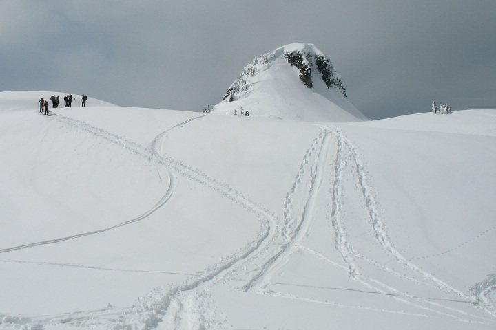 backcountry_skiing_720x480