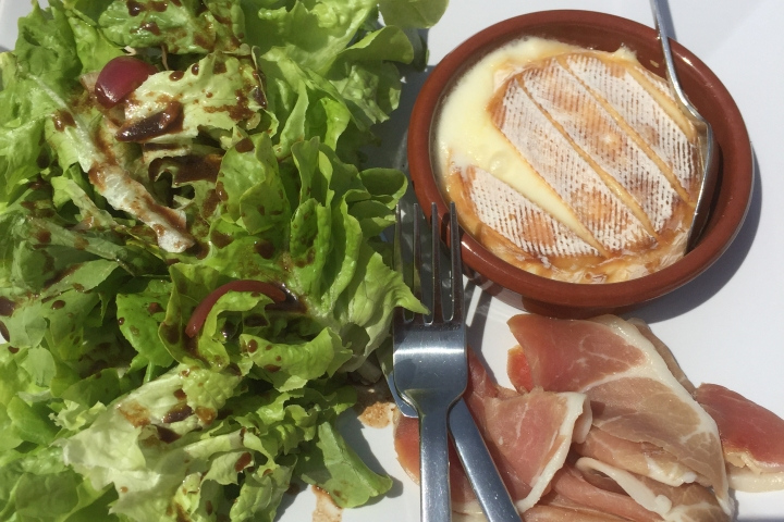 pyrenees-lunch3_720x480